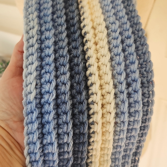 Crochet scarf - Picture 3 of 4